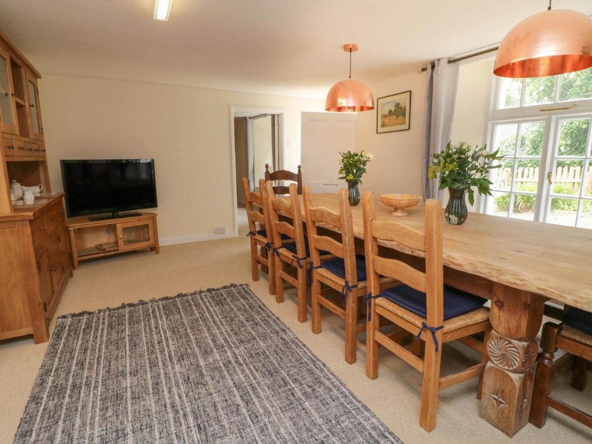 9 Copes Gardens * Truro